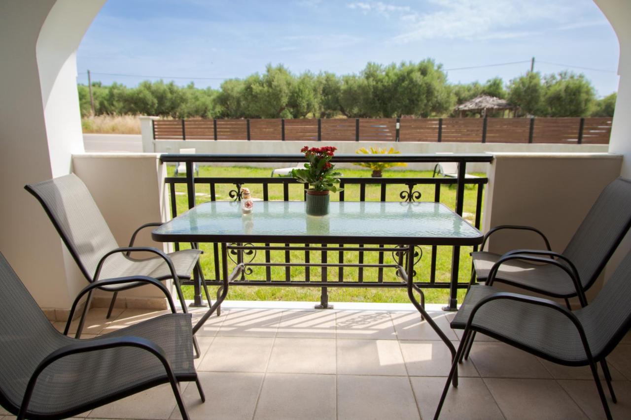 Tropical Apartments 阿里克斯 外观 照片